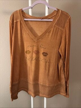 POL, Women’s V-Neck Long Sleeve Top in Rust — Gone for Brunch Graphic, L NWOT